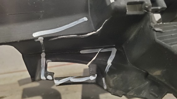 Кронштейн решетки радиатора Mazda 6 GJ 2018-2024