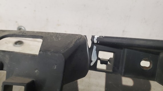 Кронштейн решетки радиатора Mazda 6 GJ 2018-2024