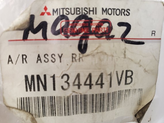 Накладка задней левой двери Mitsubishi Grandis 2004-2010г.