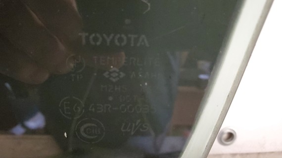 Стекло двери передней левой Toyota Camry V30 2001-2006