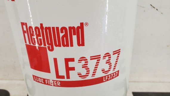 Фильтр масляный Fleetguard LF3737 DAF 95XF