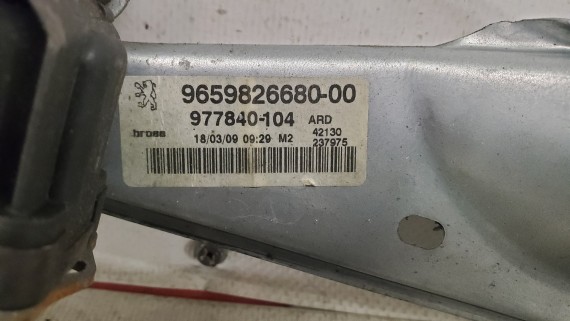 Стеклоподъемник задний правый Peugeot 308 2007–2015