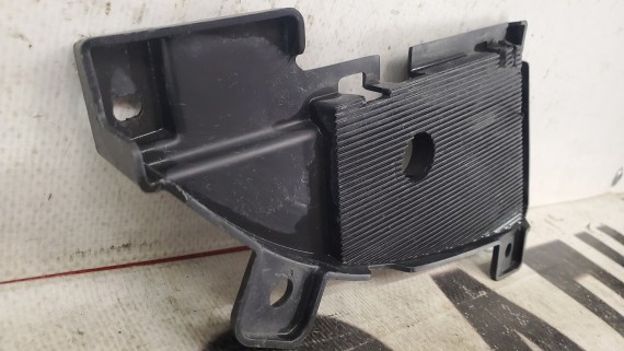 Кронштейн решетки радиатора левый Mazda 6 GJ 2018-2024