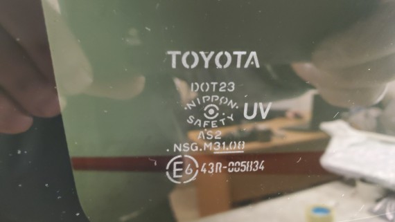 Стекло кузовное глухое левое Toyota Rav 4 2012-2019