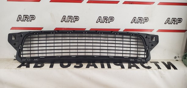Решетка в бампер Renault Duster 1 2010-2015