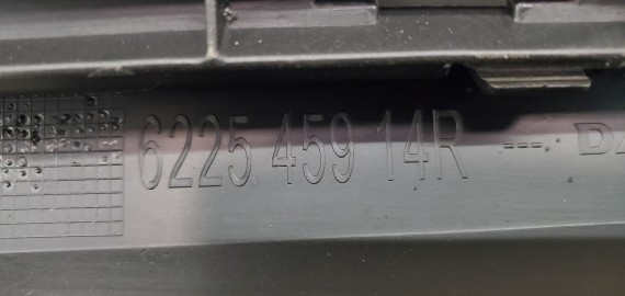 Решетка в бампер Renault Duster 1 2010-2015