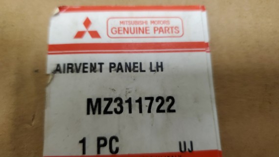 Панель декоративная на торпедо Mitsubishi Galant 8 1996-1999