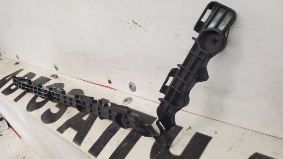 Кронштейн бампера заднего правый Toyota Camry XV50 2014-2017