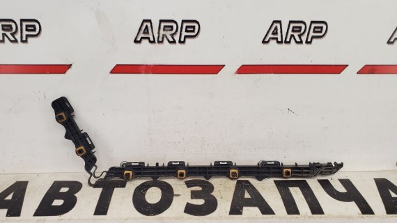 Кронштейн бампера заднего правый Toyota Camry XV50 2014-2017