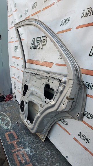 Дверь задняя правая Kia Sorento 1 2002-2011