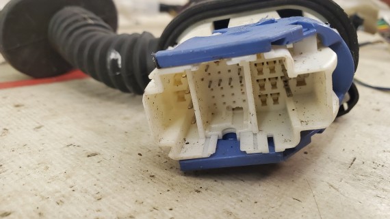 Проводка двери передняя правая Suzuki Vitara 4 2015-2019