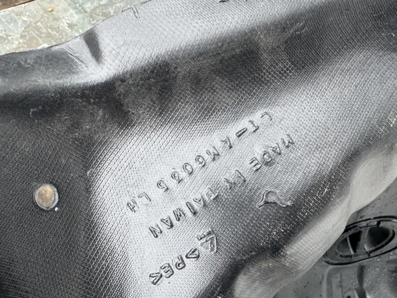 Подкрылок передний левый Jeep Grand Cherokee 2010-2022