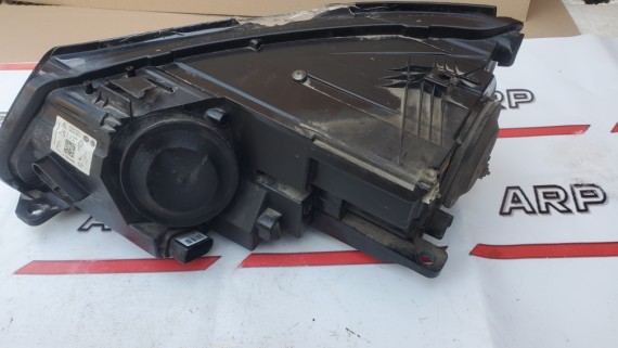 Фара правая Volkswagen Tiguan 1 2011-2019