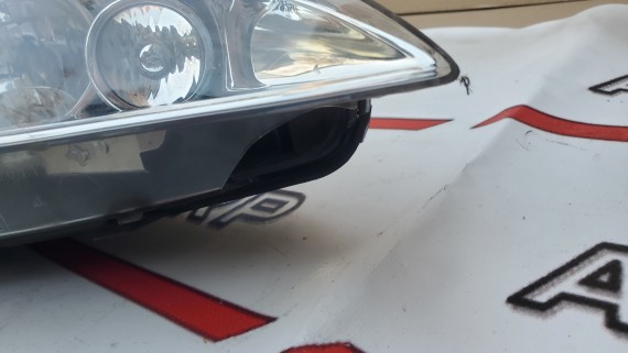 Фара правая Peugeot 308 2007-2015