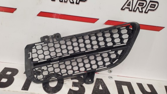 Решетка в бампер правая Volkswagen Touareg 1 2002-2010