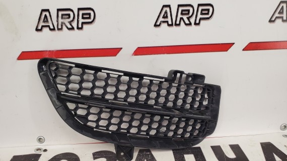 Решетка в бампер правая Volkswagen Touareg 1 2002-2010