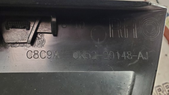 Накладка задней правой стойки Range Rover 4 L405 2013-2024