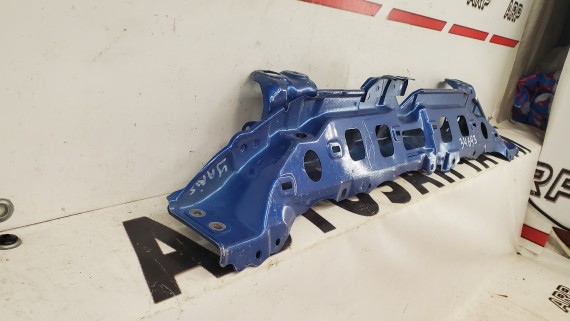 Передняя панель верхняя часть Toyota Yaris 2 2005-2012