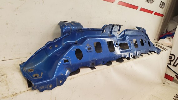 Передняя панель верхняя часть Toyota Yaris 2 2005-2012