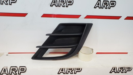 Решетка левая в передний бампер Mazda 3 BL 2009-2013