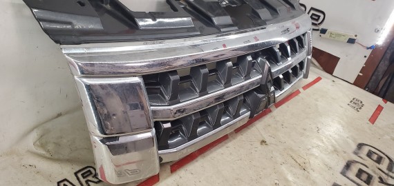 Решетка радиатора Mitsubishi Pajero 4 2006-2022