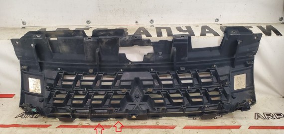 Решетка радиатора Mitsubishi Pajero 4 2006-2022