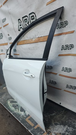 Дверь передняя левая Kia Rio 3 2011-2017