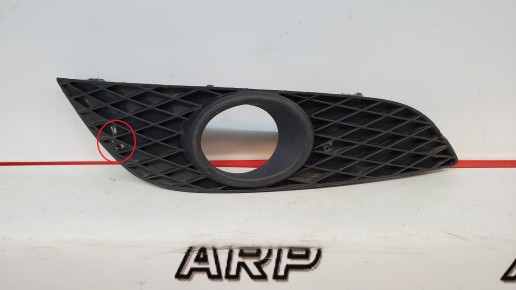 Накладка противотуманной фары правая Opel Astra H 2007-2009