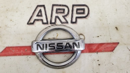Эмблема задняя Nissan Primera P12E 2002-2007