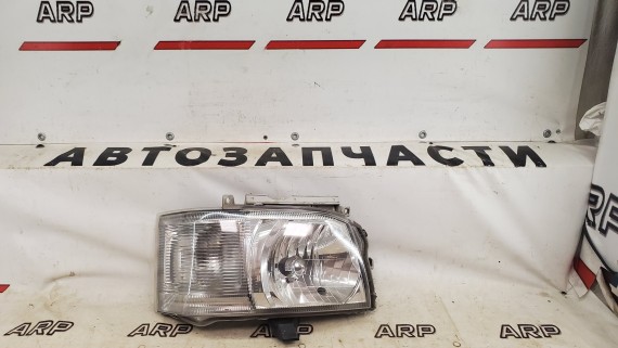 Фара правая Toyota Hiace H200 Quantum 2004-2010