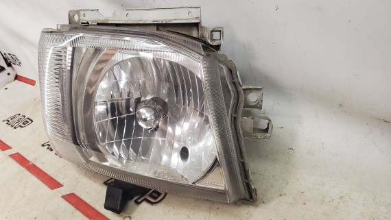 Фара правая Toyota Hiace H200 Quantum 2004-2010