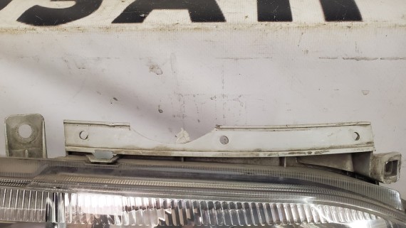 Фара правая Toyota Hiace H200 Quantum 2004-2010