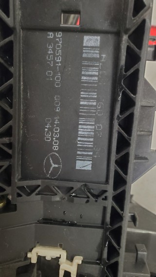 Замок двери передний левый  Mercedes-Benz W204 C-Class 2007–2015