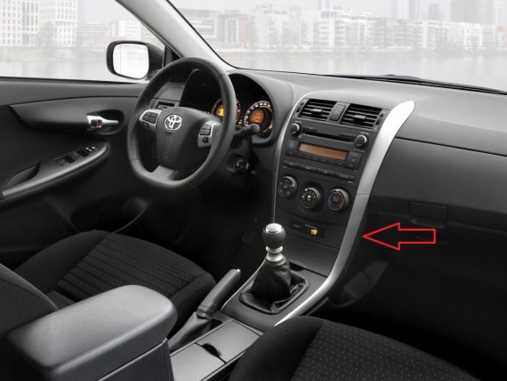 Накладка торпеды правая Toyota Corolla Е150 2006-2013 