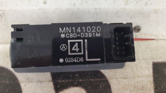 Кнопка стеклоподъемника задняя левая Mitsubishi Colt 6 2004-2012