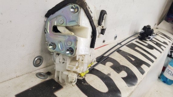 Замок двери задней левой Suzuki Vitara 2 2015-2019