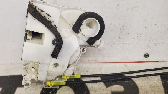 Замок двери задней левой Suzuki Vitara 2 2015-2019