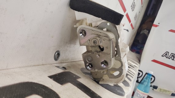 Замок двери задней правой Subaru Forester S12 2008-2012