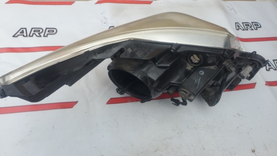 Фара левая Toyota Avensis 3 T270 2009-2011