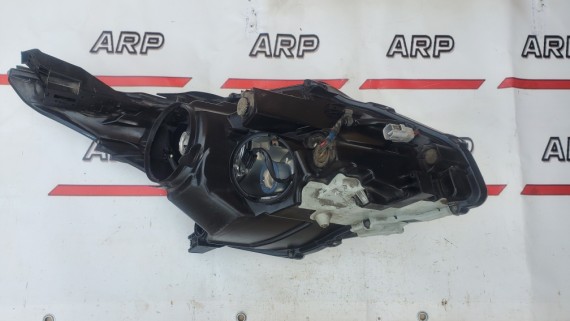 Фара левая Toyota Avensis 3 T270 2009-2011