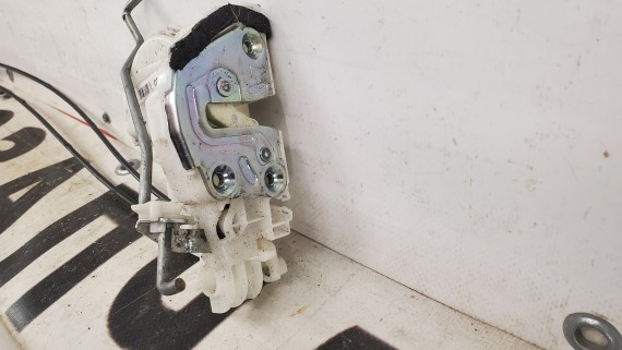 Замок двери передний левый Suzuki Vitara 2 2015-2019