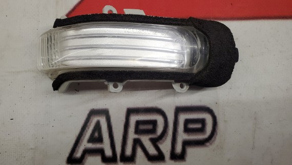 Поворотник в зеркало правое Тоyota Cоrollа Е150 2010-2013