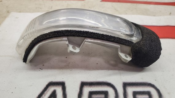 Поворотник в зеркало правое Тоyota Cоrollа Е150 2010-2013