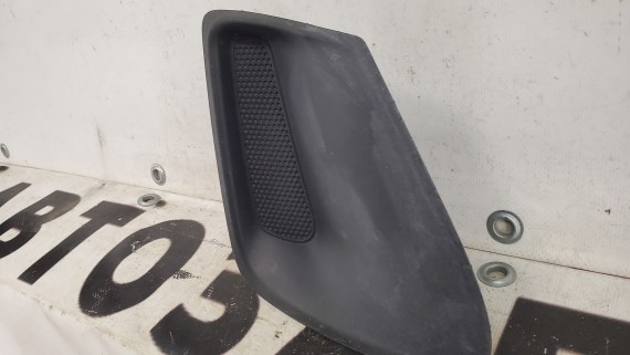 Накладка переднего бампера правая Toyota Corolla E150 2006-2010