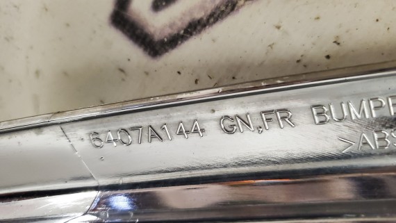 Молдинг переднего бампера правый Mitsubishi Outlander GF 2014-2019