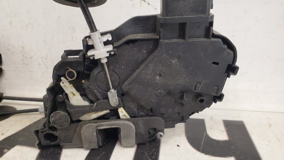 Замок двери передний левый Land Rover Freelander 2 2006–2014