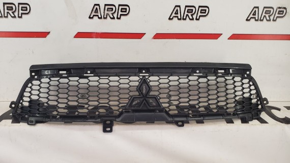Решетка радиатора Mitsubishi Outlander XL 2006-2012