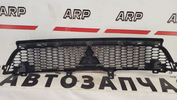 Решетка радиатора Mitsubishi Outlander XL 2006-2012
