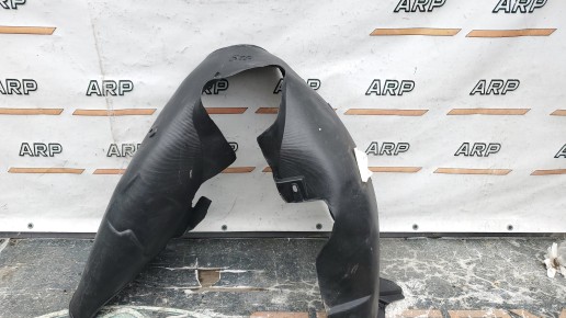 Подкрылок передний правый Citroen C4 2004-2011