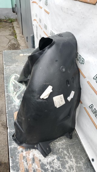 Подкрылок передний правый Citroen C4 2004-2011